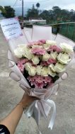 Jual bunga tangan di jalan Cemara