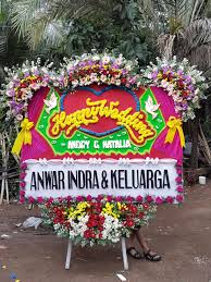 florist bunga yang menyajikan karangan bunga ucapan,bunga papan,bunga tangan ulang tahun,rangkaian pot meja atau anggrek,bunga standing dan karangan bunga lainya,kami juga menerima kiriman bungake jalan braga bandung,jalan asia afrika bandung,jalan banceuy bandung,jalan soreang bandung,jalan kopo,bandung,jalan sudirman bandung,jalan kiaracondong bandung,jalan supratman bandung,jalan cikutra bandung ,jalan cihaeum bandung,jalan,paster bandung,jalan baleendah bandung dan lembang bandung
