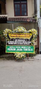Pelayanannya juga sangat ramah dan dapat menyediakan desain rangkaian sesuai keinginan klien.